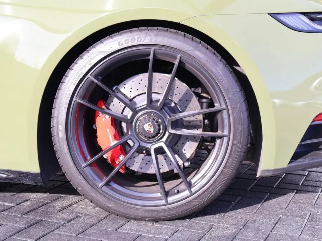 Porsche 992 Cabrio Carrera GTS