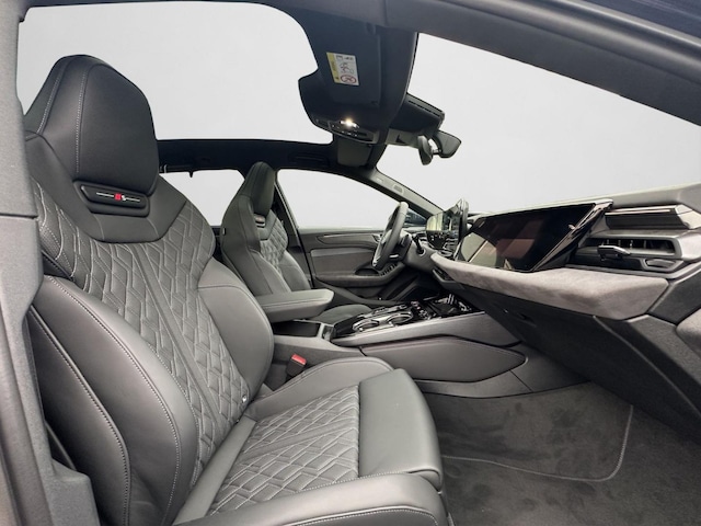 Audi A6 Avant Quattro S-Tronic