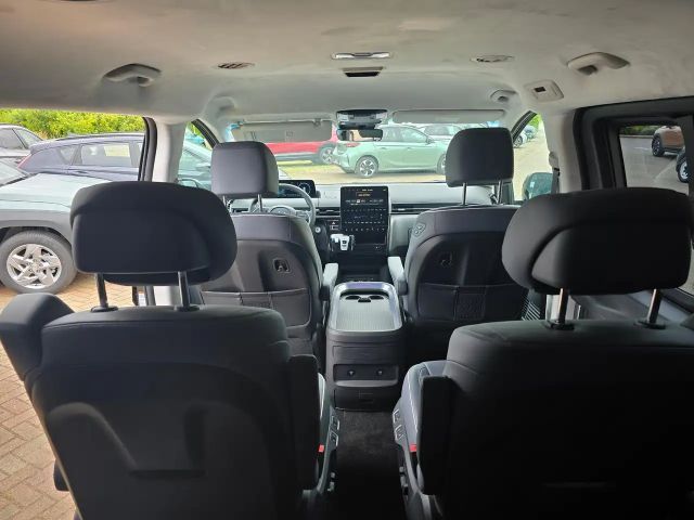 Hyundai Staria Signature