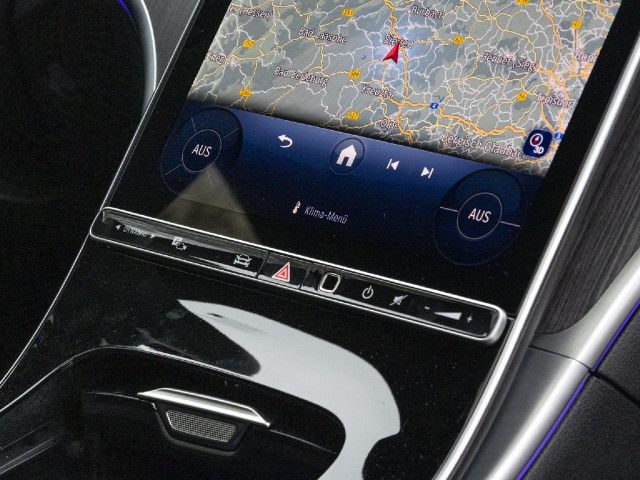 Mercedes-Benz C 200 AMG Line Sedan