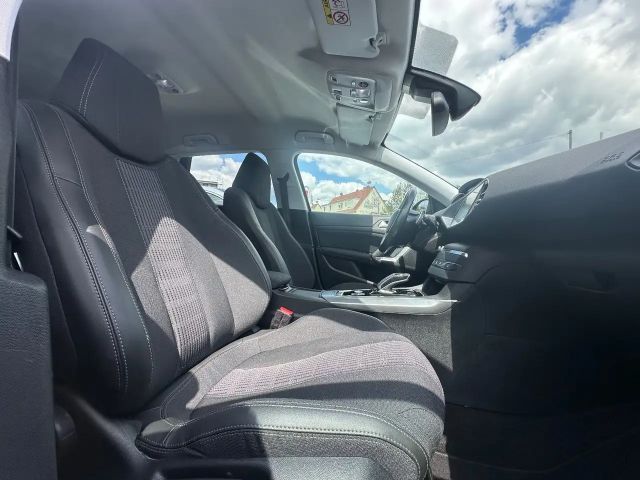 Peugeot E-2008 Active Pack