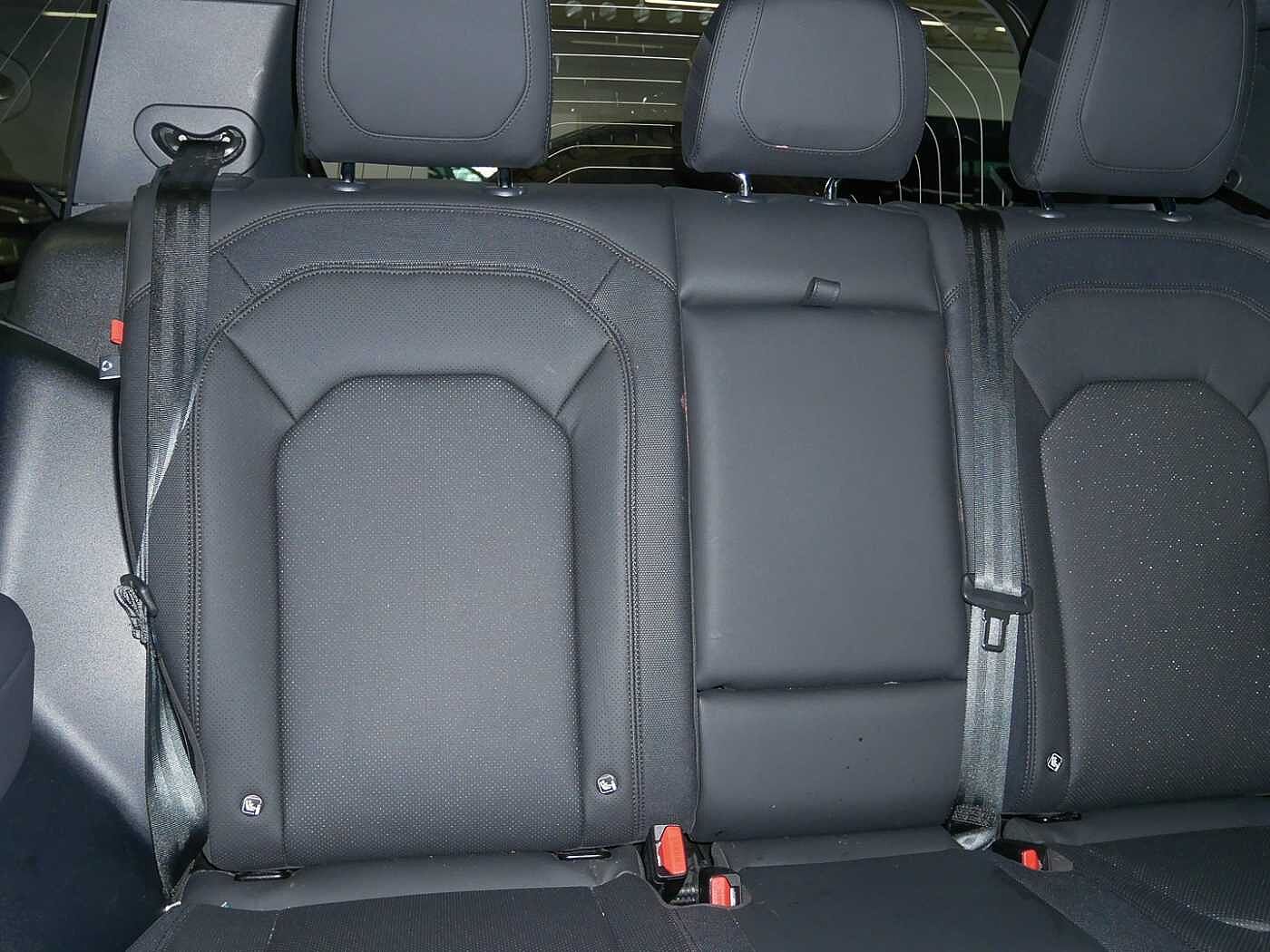 Land Rover Defender 90 Dynamic SE