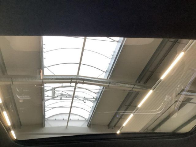 Mercedes-Benz E 200 AMG Line Sedan