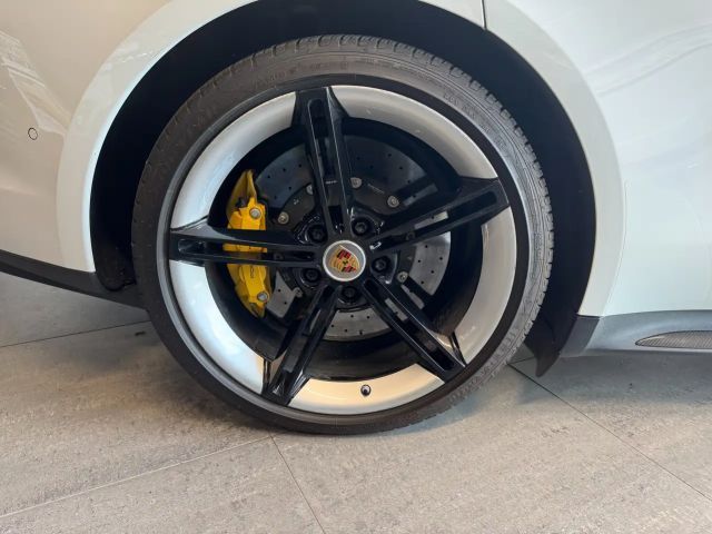 Porsche Taycan S Turbo