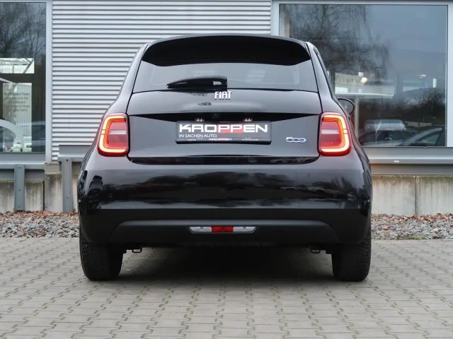 Fiat 500e MY23 Navi Carplay/Android Auto JBL *Allwetterreife