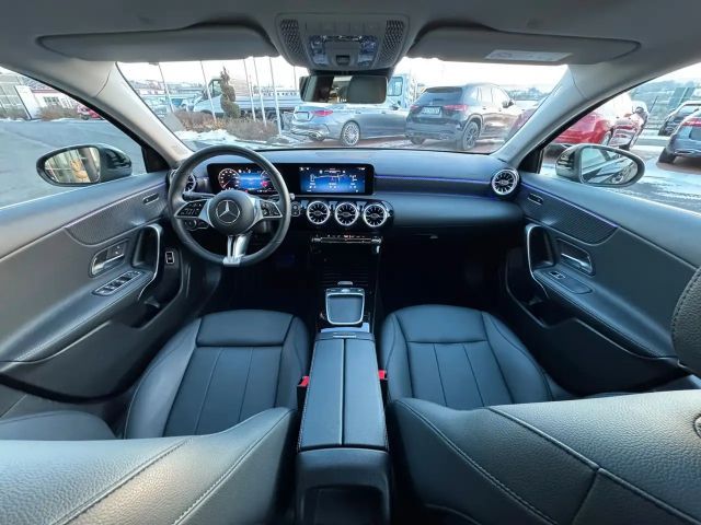 Mercedes-Benz A 180 Pano+Ambiente+MBUX+Keyless+Leder+AMG18`