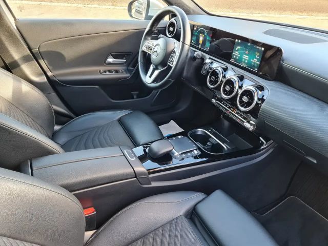 Mercedes-Benz A 200 Business Line Hatchback