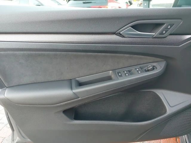 Volkswagen Golf 1.5 eTSI DSG R-Line