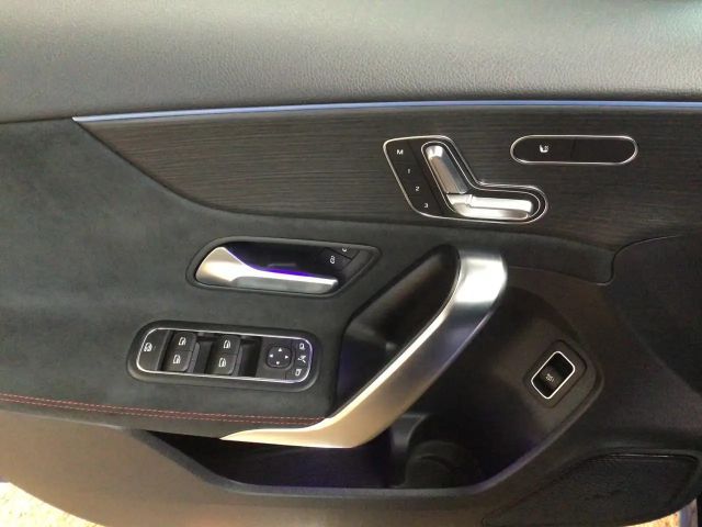 Mercedes-Benz A 250 4MATIC AMG Line Premium