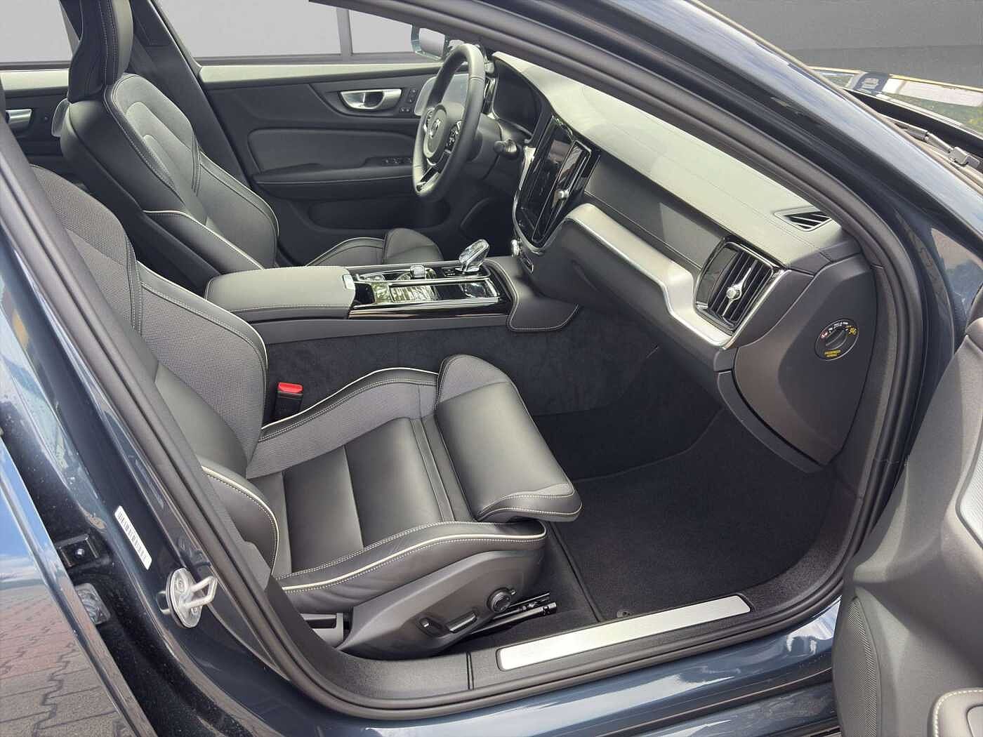 Volvo S60 AWD Dark Recharge Ultimate