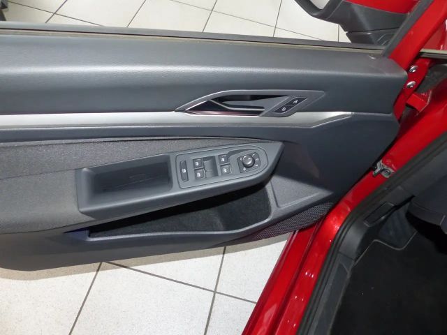 Volkswagen Golf Life Variant