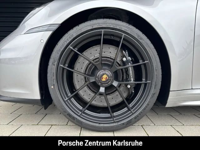 Porsche 992 4 Coupé GTS Targa