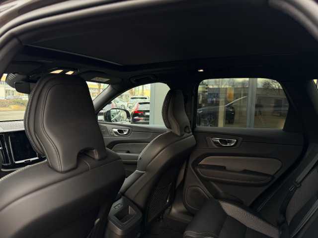 Volvo XC60 AWD Dark Plus