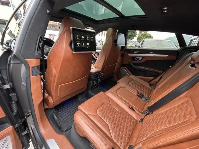 Lamborghini Urus AWD