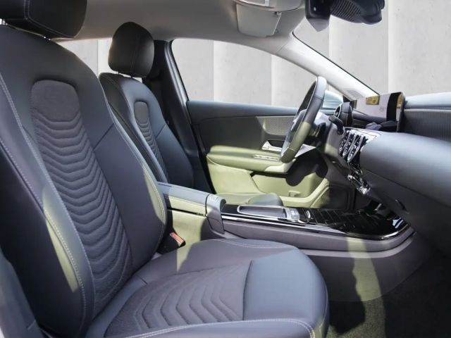 Mercedes-Benz A 180 Hatchback Progressive