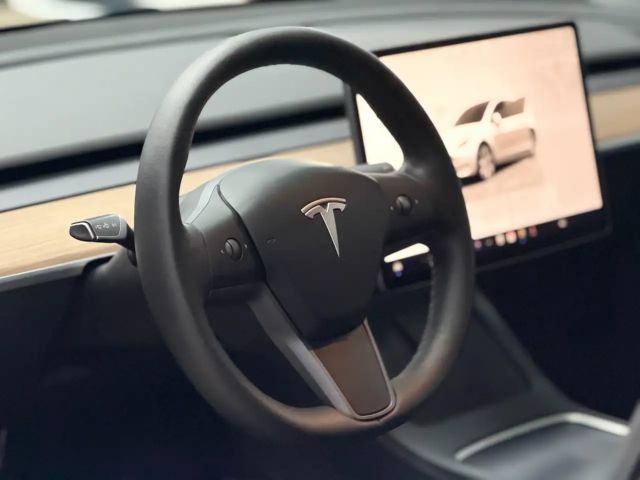 Tesla Model Y AWD Long Range