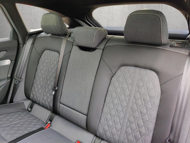 Audi A6 Avant Quattro S-Tronic