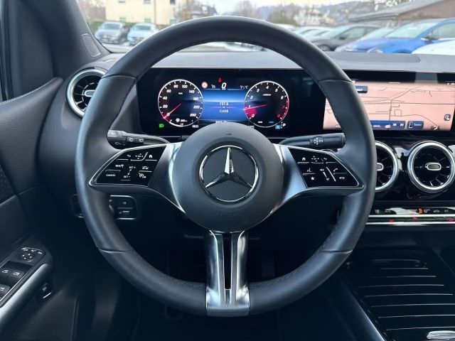 Mercedes-Benz B 200 Sedan