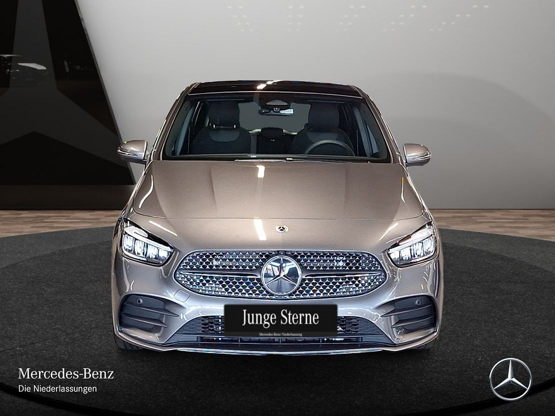 Mercedes-Benz B 180 AMG Line Sedan