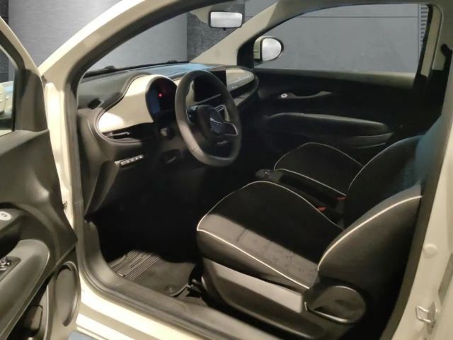 Fiat 500e Klimaautomatik Tempomat AppleCarPlay Bluetooth
