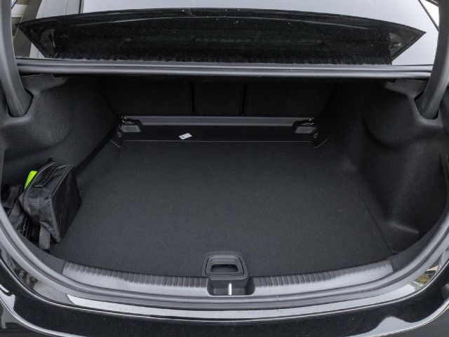 Mercedes-Benz C 200 AMG Line Sedan