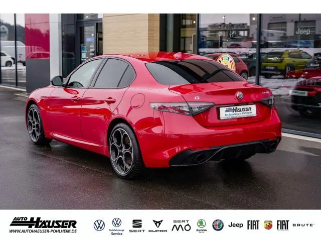 Alfa Romeo Giulia AT8 Q4 Turbo