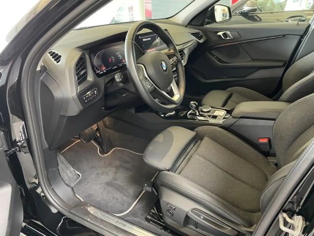 BMW 118 118i Sedan Sport Line