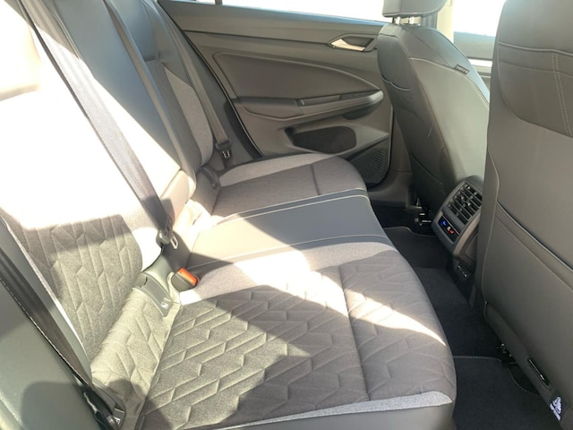 Volkswagen Golf 1.5 eTSI DSG