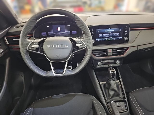 Skoda Kamiq 1,5 TSI DSG MATRIX PANO AHK PDC SHZ