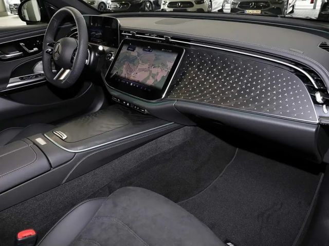 Mercedes-Benz E 220 AMG Line E 220 d Sedan