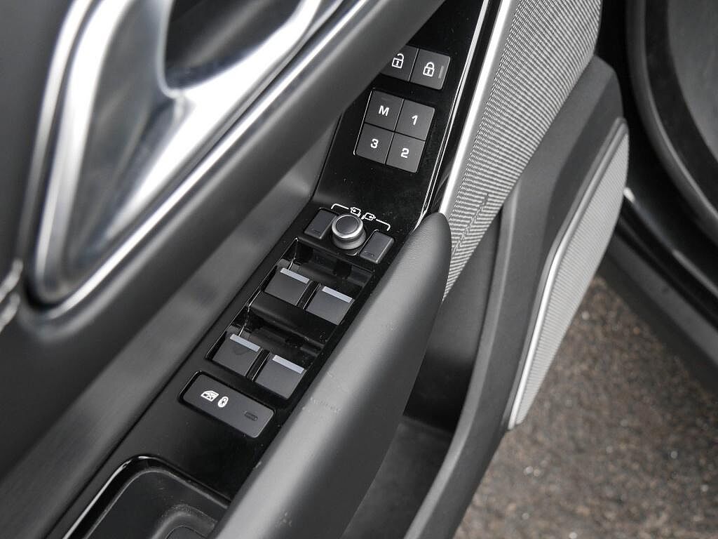 Land Rover Range Rover Velar Standard