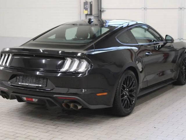 Ford Mustang Fastback GT 5.0 V8