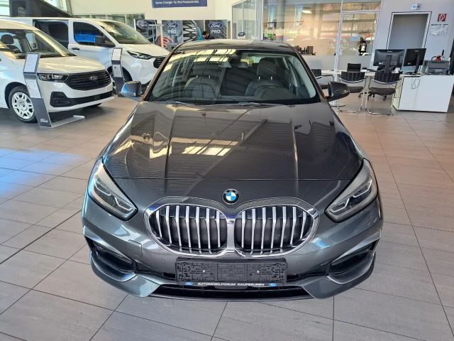 BMW 118 118i Luxury Line Sedan