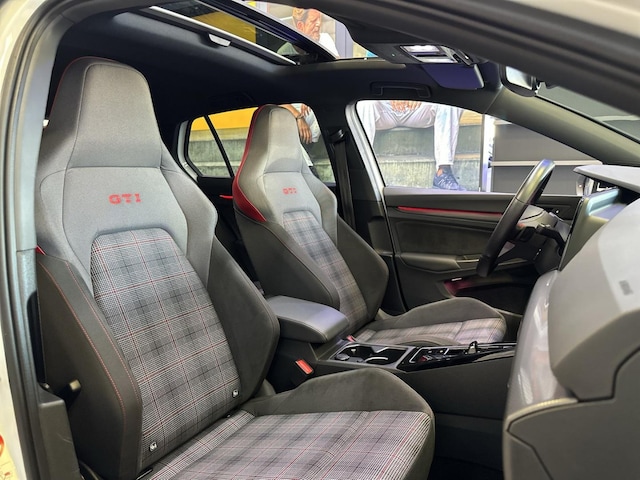 Volkswagen Golf 2.0 TSI GTI