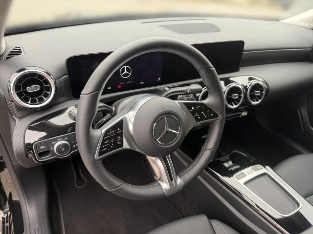 Mercedes-Benz A 180 LENKRADHEIZUNG LED HP USB PAKET
