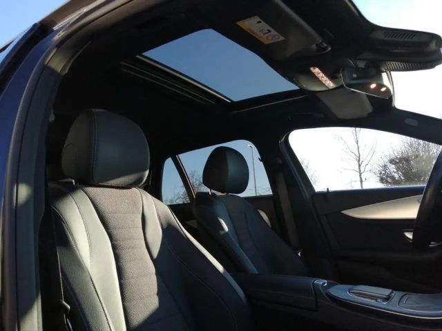 Mercedes-Benz E 200 4MATIC