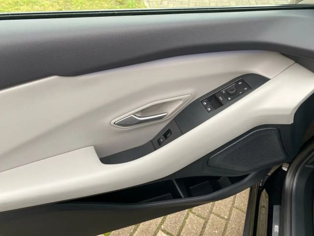 Ford Explorer Premium RWD