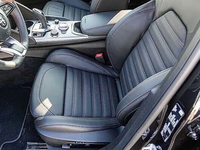 Alfa Romeo Giulia AT8 Q4