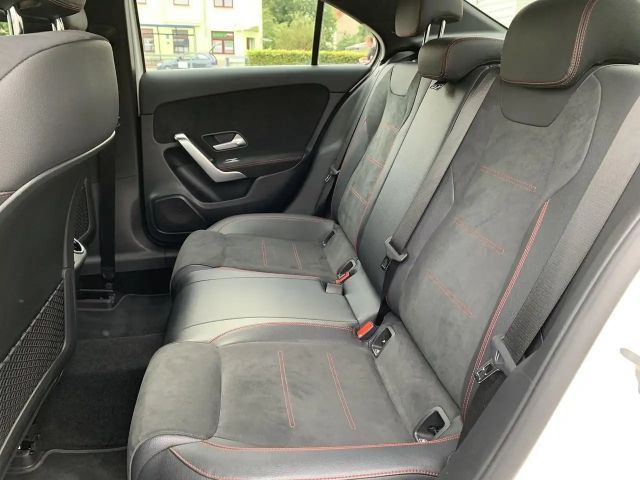 Mercedes-Benz A 200 AMG Line