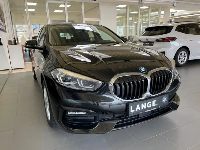 BMW 118 118i Sedan Sport Line