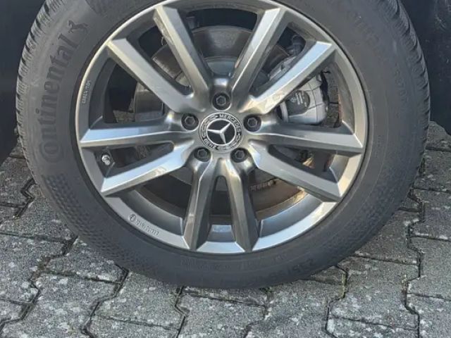 Mercedes-Benz EQB 300