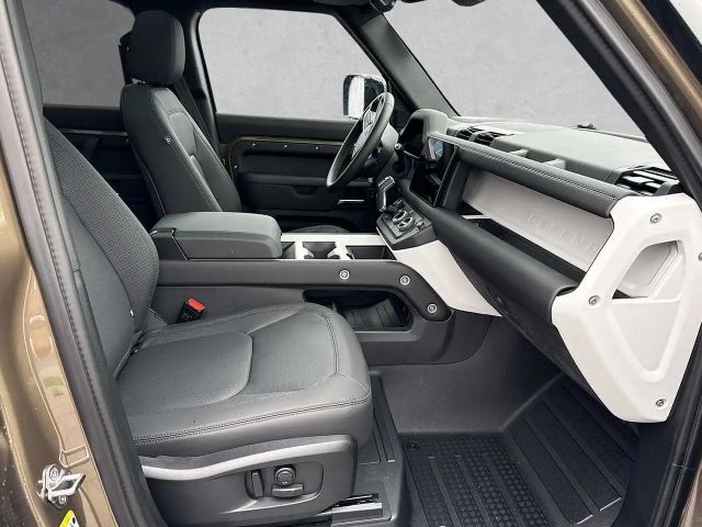 Land Rover Defender 110 D300 Dynamic SE