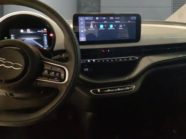 Fiat 500e Klimaautomatik Tempomat AppleCarPlay Bluetooth