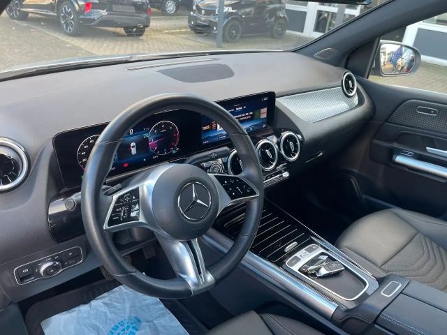 Mercedes-Benz B 180 B 180 d