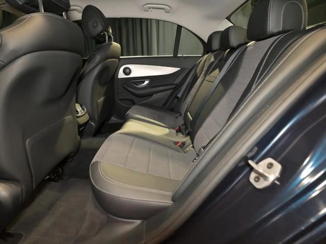 Mercedes-Benz E 220 AVANTGARDE E 220 d Sedan