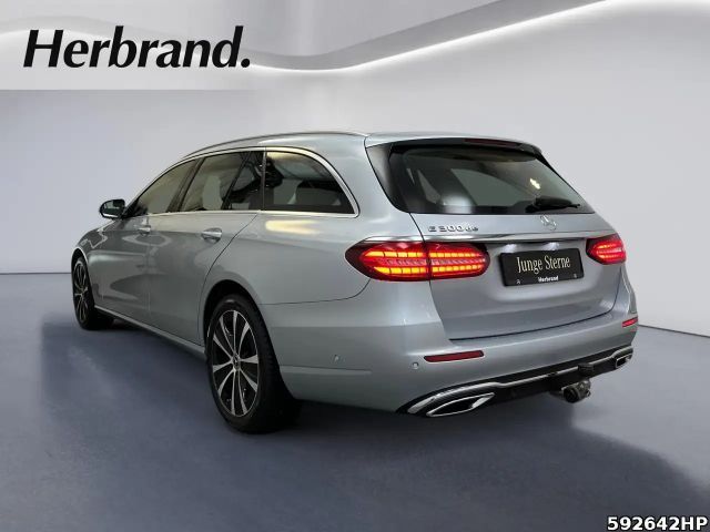 Mercedes-Benz E 300 AVANTGARDE Estate