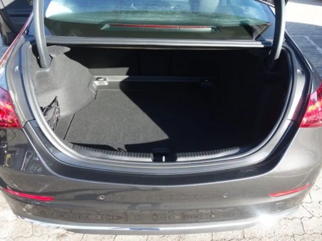 Mercedes-Benz C 180 AVANTGARDE Sedan