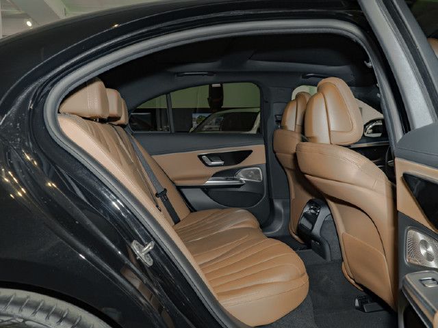 Mercedes-Benz E 200 4MATIC Sedan