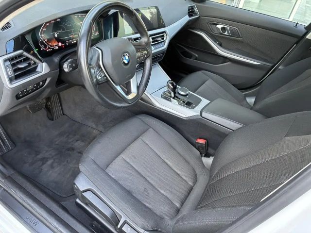 BMW 330 330i Touring xDrive