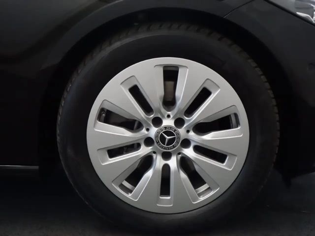 Mercedes-Benz C 200 C 200 d Sedan